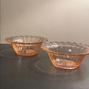 Two vintage Glass trinket bowls measuring 5 inches